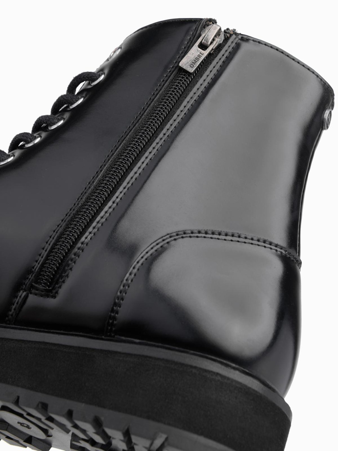 Męskie buty z wysoką cholewką z błyszczącej ekoskóry – czarne V1 OM-FOBO-0175