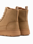 Jednokolorowe wysokie buty męskie z ozdobnymi przeszyciami – camel V3 OM-FOBO-0133