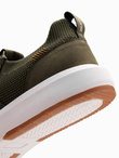 Sneakersy męskie wsuwane ze strukturalnego materiału – oliwkowe V2 OM-FOSL-0154