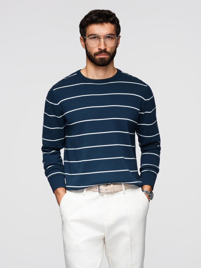 Casualowy męski sweter w poziome paski – granatowy V1 OM-SWSW-0143
