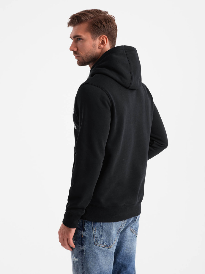 Bluza męska kangurka z kapturem i nadrukiem w stylu college – czarna V3 OM-SSPS-0143