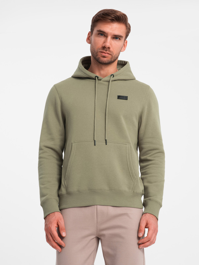 Bluza męska dresowa kangurka z kapturem i metalowym pinem – oliwkowa V2 OM-SSNZ-0141