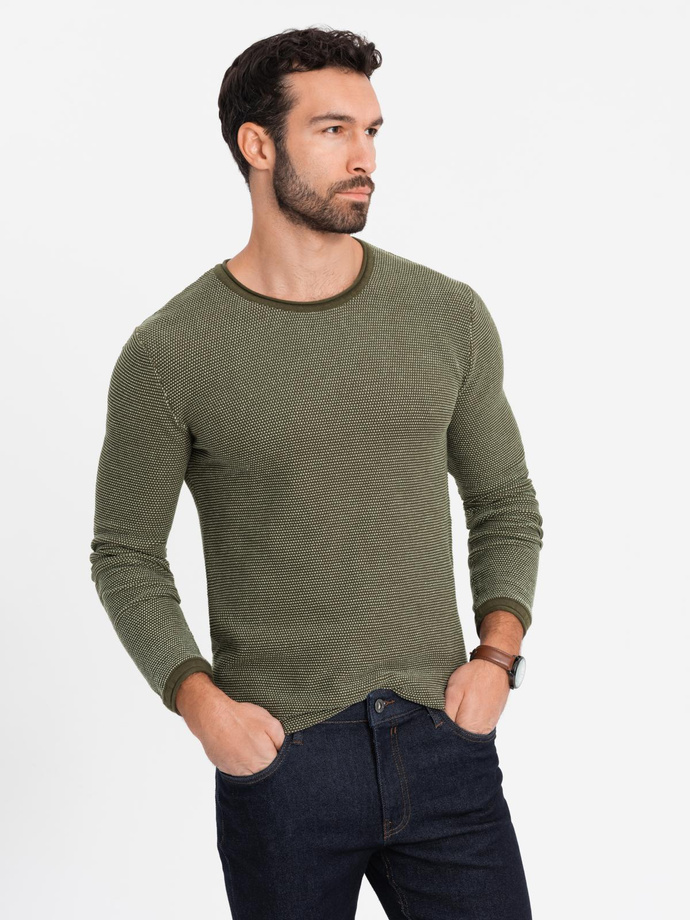 Dzianinowy męski sweter w strukturalne kropki – oliwkowy V2 OM-SWSW-0118 