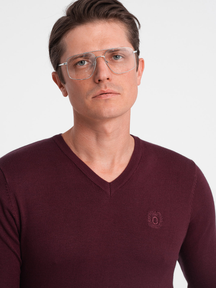 Elegant men's sweater with a v-neck - maroon V13 OM-SWBS-0107
