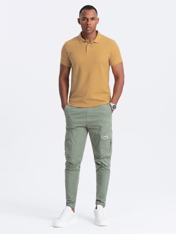 Męska jednokolorowa koszulka polo BASIC z dzianiny pique - musztardowa V8 OM-POBS-0100