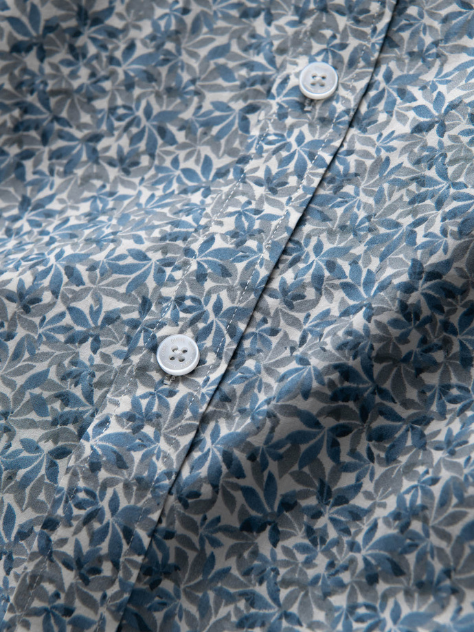 Men's SLIM FIT shirt in small leaf print - light blue V1 OM-SHPS-0163