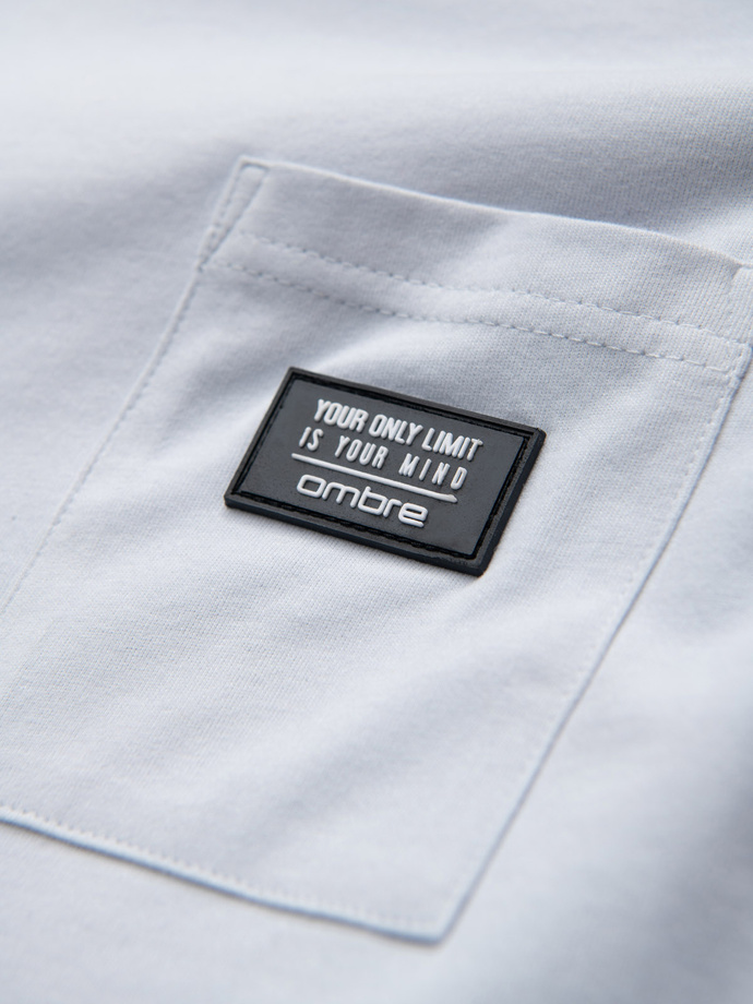 Casualowy t-shirt męski z naszywką na kieszeni – błękitny V9 OM-TSCT-0109