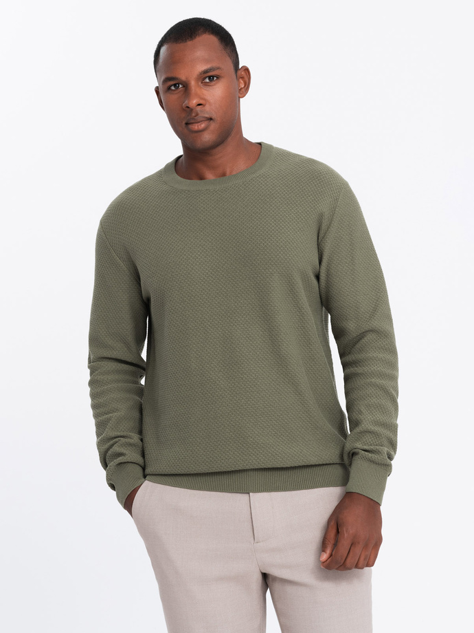 Sweter męski RELAXED FIT z dzianiny o splocie diamentowym – oliwkowy V4 OM-SWSW-0110