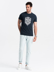 T-shirt męski z nadrukiem w stylu motocyklowym – granatowy V4 OM-TSPT-0125