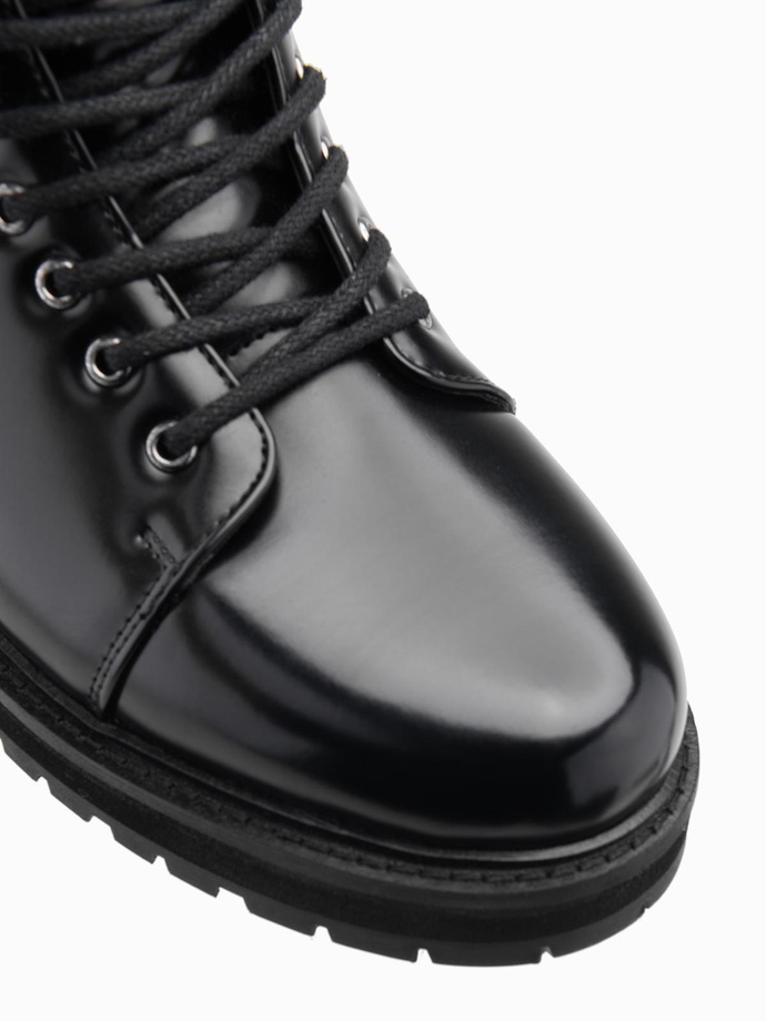 Męskie buty z wysoką cholewką z błyszczącej ekoskóry – czarne V1 OM-FOBO-0175