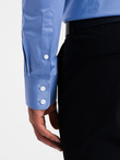 Klasyczna męska koszula SLIM FIT z satynowej tkaniny – niebieska V2 OM-SHOS-0176