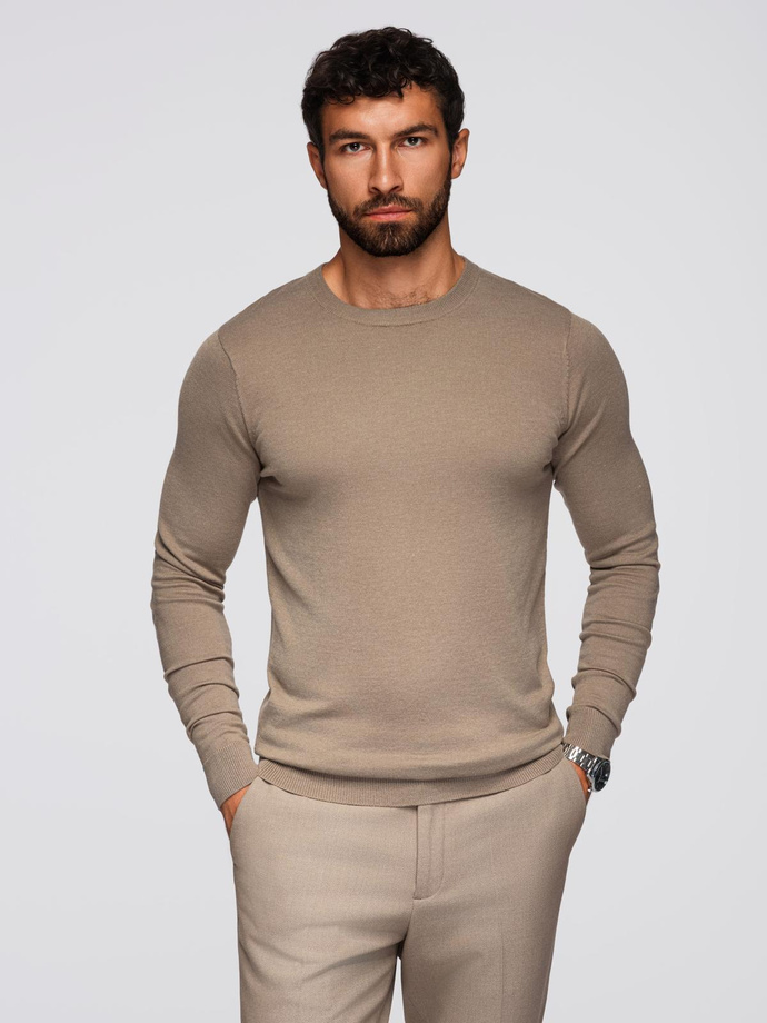 Sweter męski klasyczny z wiskozą BASIC z okrągłym dekoltem – ciemnobeżowy V15 OM-SWBS-0106