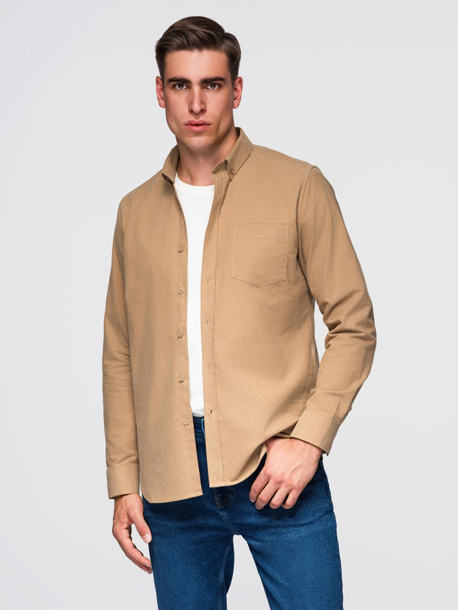 Męska koszula bawełniana REGULAR FIT z kieszenią - jasnobrązowa V2 OM-SHOS-0153