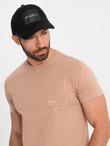 Bawełniany męski t-shirt z nadrukiem na kieszonce – jasnobrązowy V7 OM-TSPT-0154