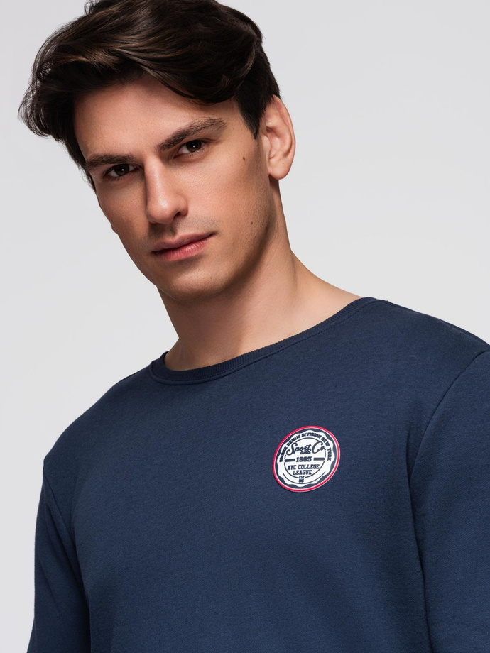 Men's sweatshirt with round neckline and patch - navy blue V2 B1713
