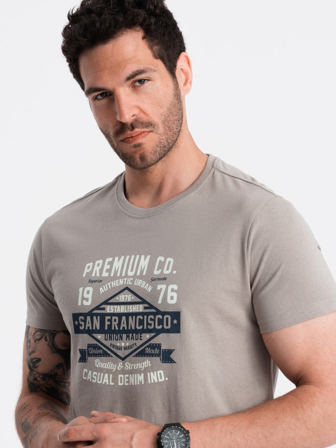 Męski bawełniany t-shirt z nadrukiem San Francisco – popielaty V4 OM-TSPT-0120