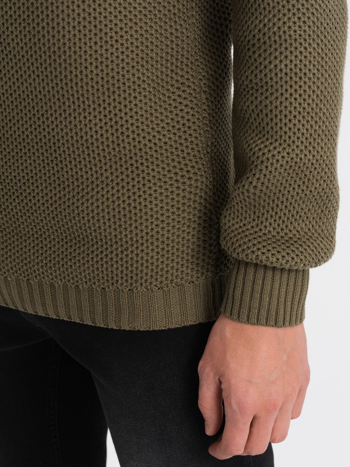 Dzianinowy sweter męski z rozpinaną stójką - oliwkowy V6 OM-SWZS-0105