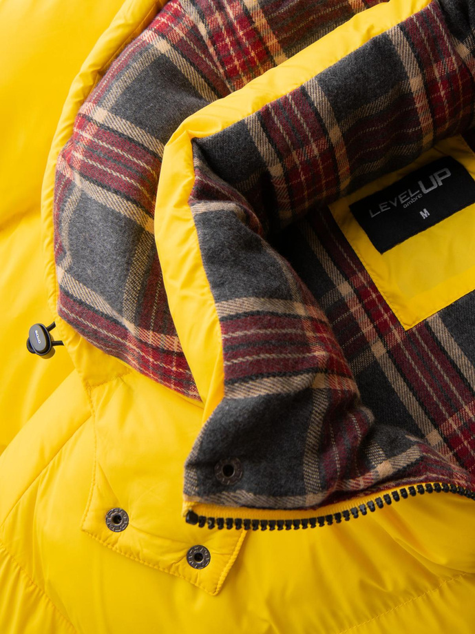 Kurtka męska typu puffer z podszewką w kratę – żółta V3 OM-JAHP-0205
