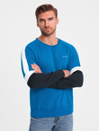 Trójkolorowa dresowa męska bluza z raglanowymi rękawami – niebieska V4 OM-SSNZ-22FW-003 
