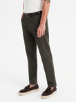 Męskie spodnie chino REGULAR FIT z delikatną strukturą – ciemnozielone V4  OM-PACP-0184