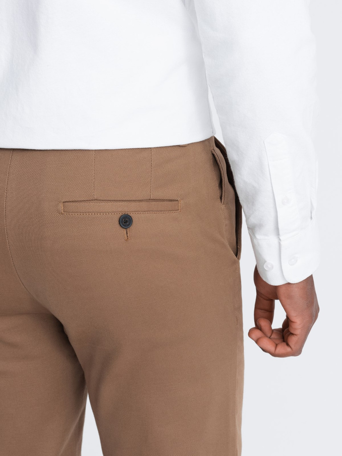 Spodnie męskie chino SLIM FIT z delikatną teksturą - brązowe V2 OM-PACP-0190