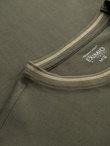 Bawełniany męski longsleeve z dekoltem U w paski i haftem – oliwkowy V1 OM-LSCL-0128