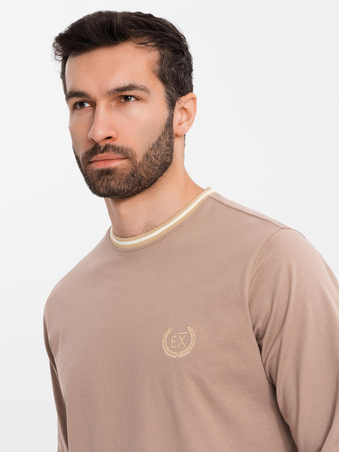 Longsleeve bawełniany męski z dekoltem U w paski i haftem – brązowy V6 OM-LSCL-0128