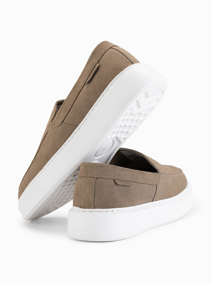 Zamszowe półbuty męskie slip on na grubej podeszwie – ciemnobeżowe V1 OM-FOCS-0152
