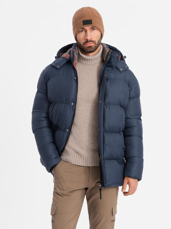 Kurtka męska puffer z podszewką w kratę – granatowa V1 OM-JAHP-0205
