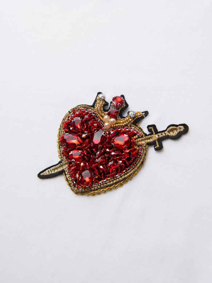 Męska bawełniana koszulka z biżuteryjną aplikacją na klatce piersiowej - biała V2 OM-TSCT-0290