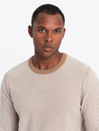 Sweter męski dzianinowy RELAXED FIT we wzory – jasnobrązowy V3 OM-SWSW-0111