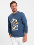 Longsleeve męski z nadrukiem w stylu collegowym - niebieski V2 OM-LSPT-0117